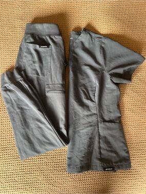 Jaanuu Women's V-Neck Scrub Top and Matching Joggers in Slate